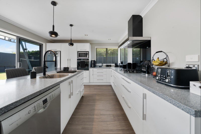 3 Margaret Alice Close, Whalers Gate, New Plymouth - Carousel 2