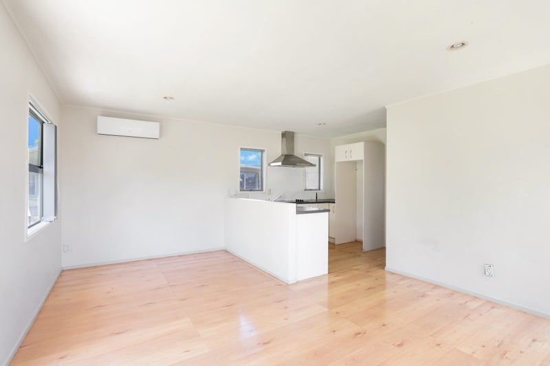 16 Oreil Avenue, West Harbour, Auckland - Carousel 2