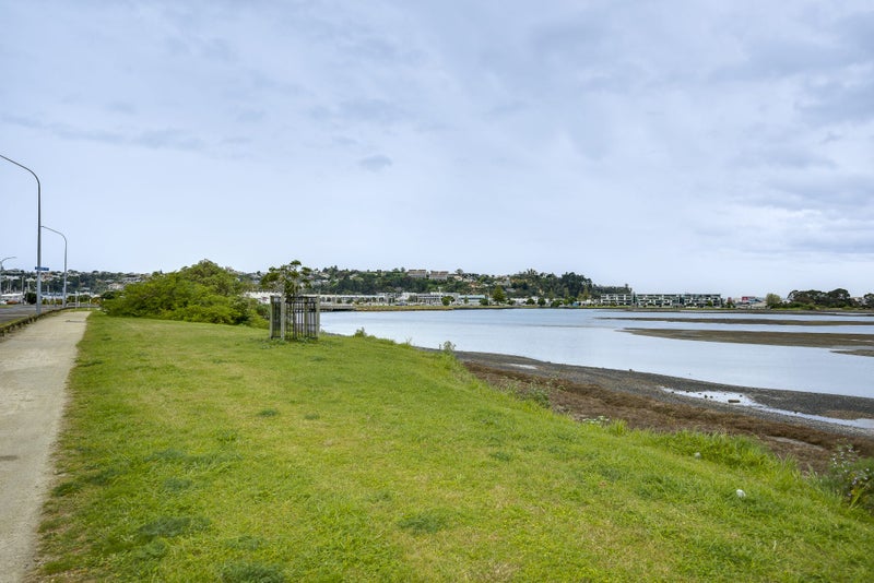 1/30 Meeanee QUAY, WESTSHORE, NAPIER - Carousel 16