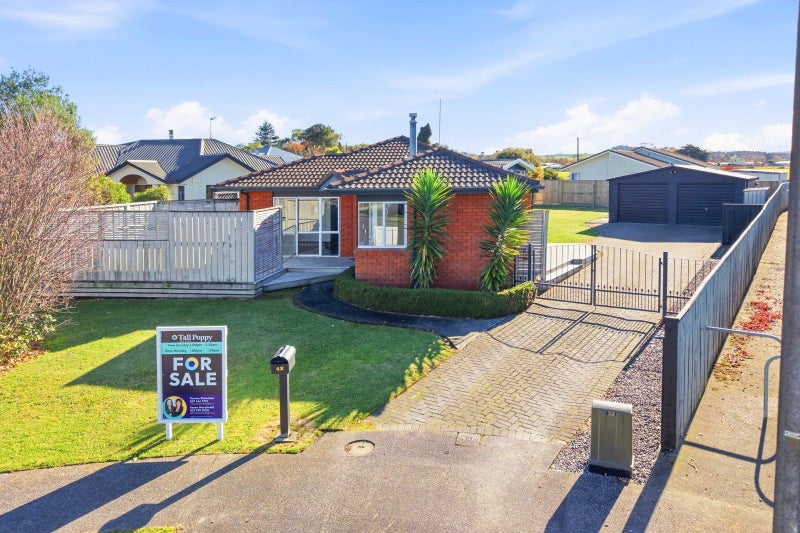 42 Caroline Drive, Feilding, Feilding - Carousel 1