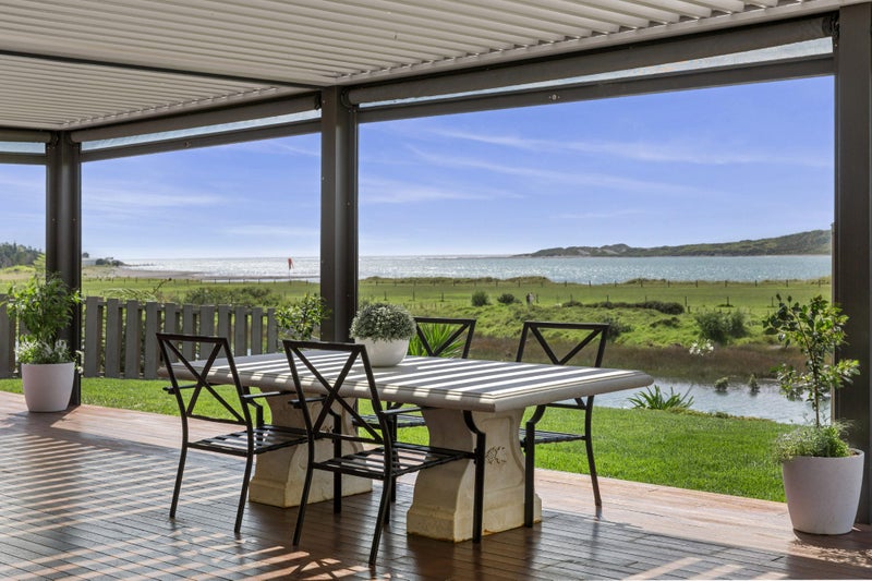 3 Nihinihi Avenue, Raglan - Carousel 1