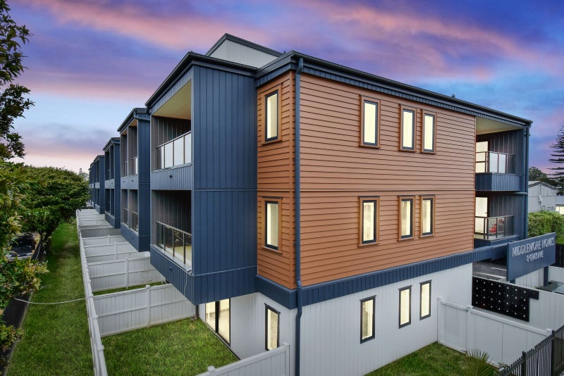 102/8 Gray Avenue, Mangere East, Auckland - Carousel 1