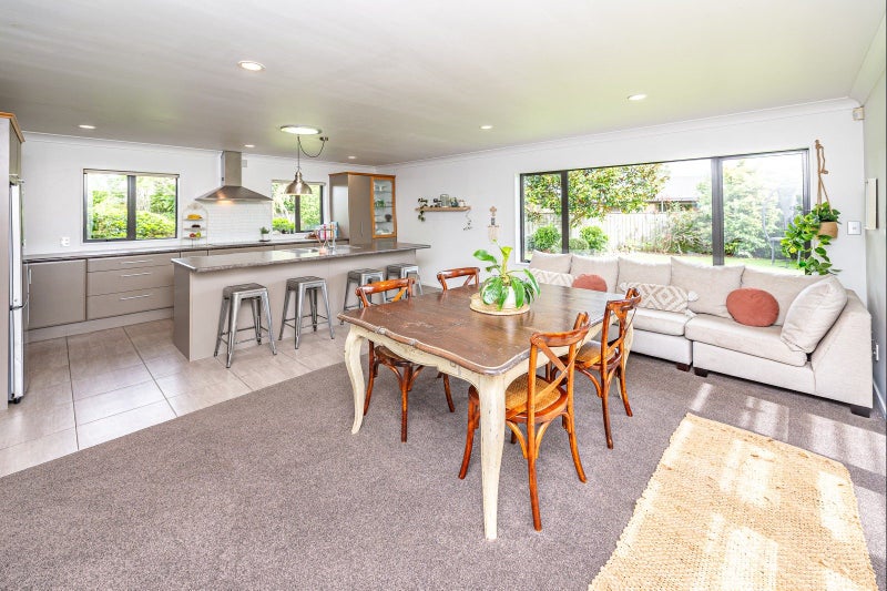 11 Cotswolds Close, Otamatea, Whanganui - Carousel 2