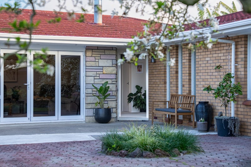 1 Winspear Place, Manukau, Auckland - Carousel 2