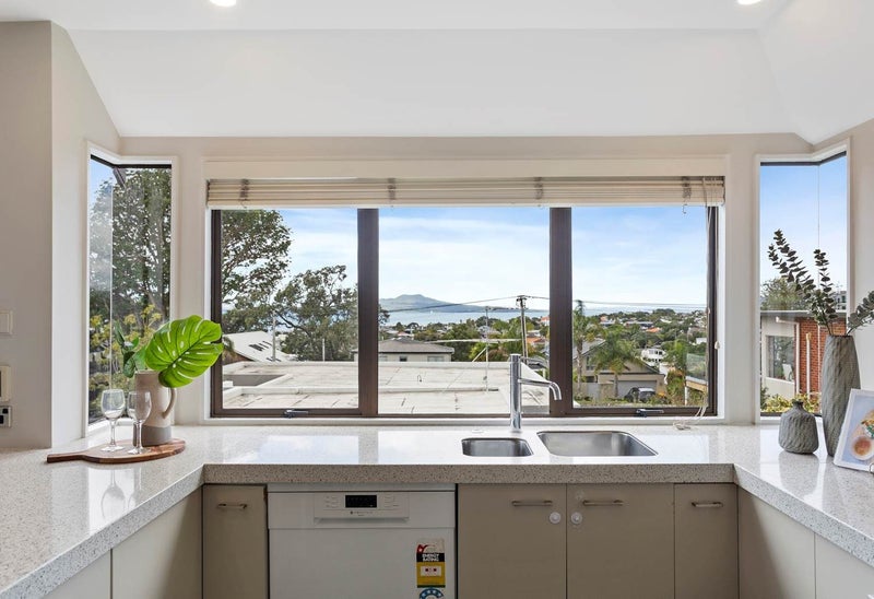 2/4 Prospect Terrace, Milford, Auckland - Carousel 2
