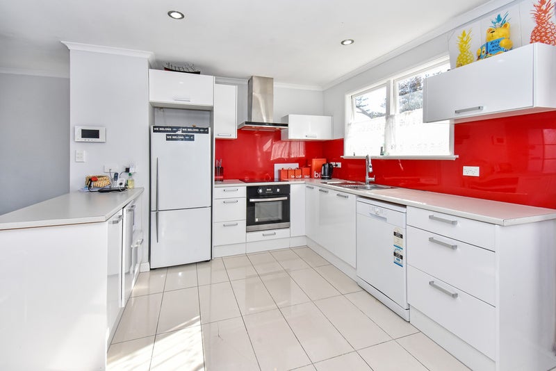 24 Catkin Crescent, Papatoetoe, Auckland - Carousel 2