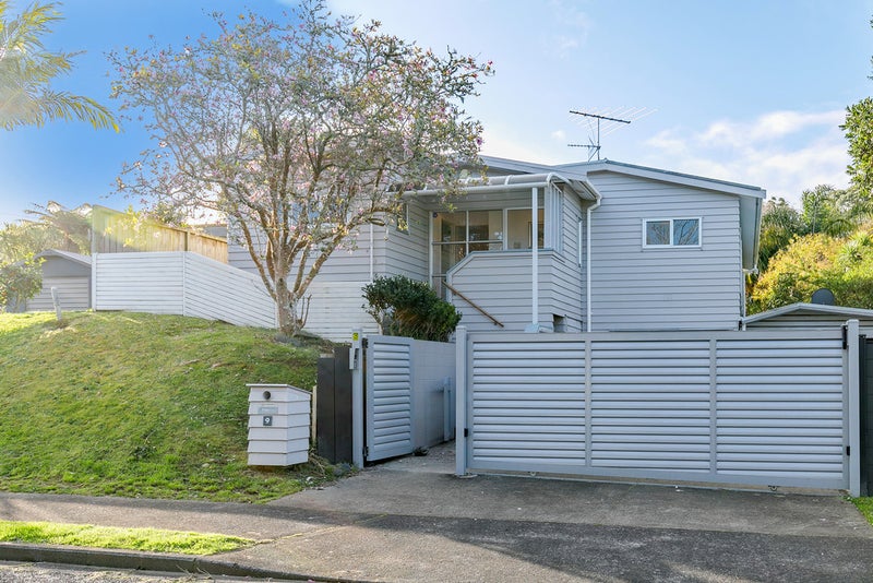 9 Montana Avenue, Murrays Bay, Auckland - Carousel 1