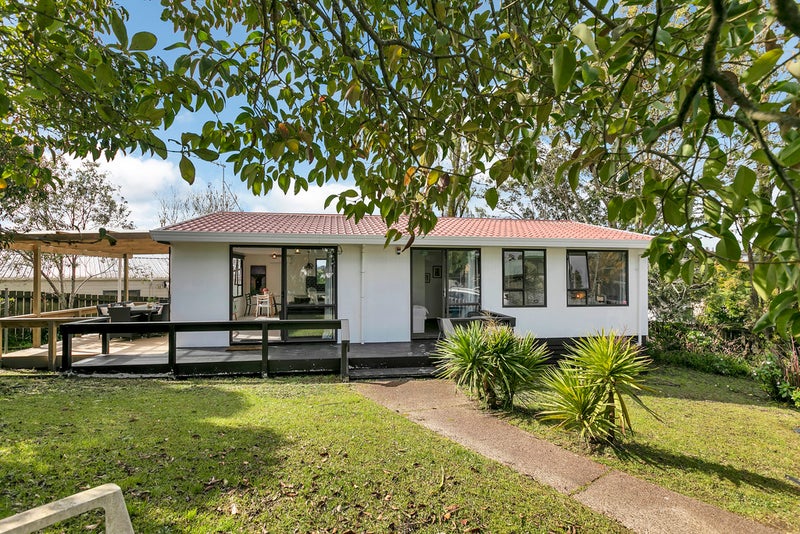 16 Maywood Crescent, Glen Eden, Auckland - Carousel 1