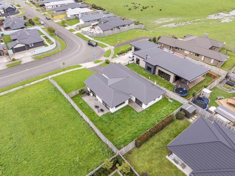 202 Pacific Drive, Fitzherbert, Palmerston North - Carousel 30