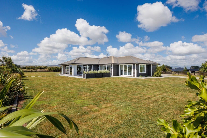 33 Hartwell Drive, Kelvin Grove, Palmerston North - Carousel 1