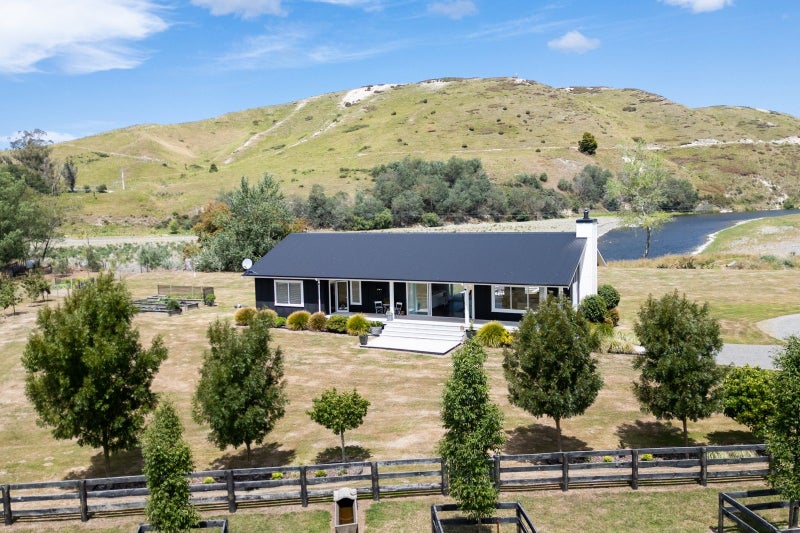 72 River Road, Otane - Carousel 1