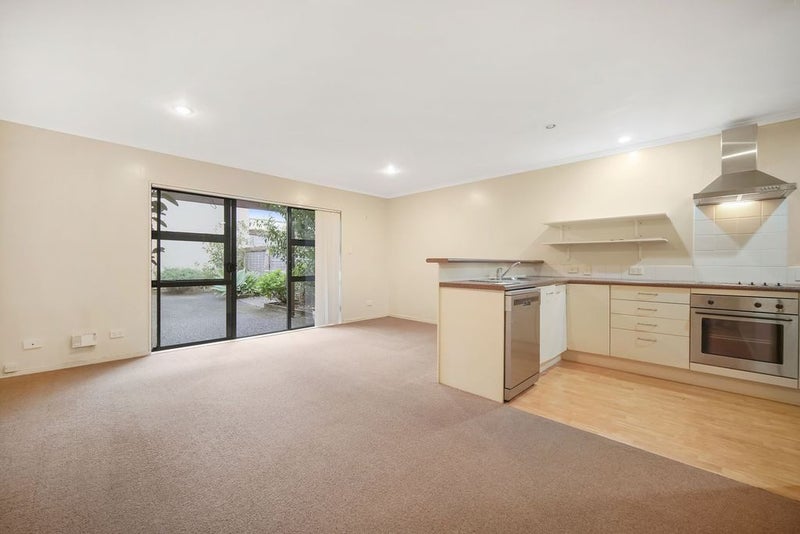 2/17 Harbour View Road, Te Atatu Peninsula, Waitakere City, Auckland - Carousel 1