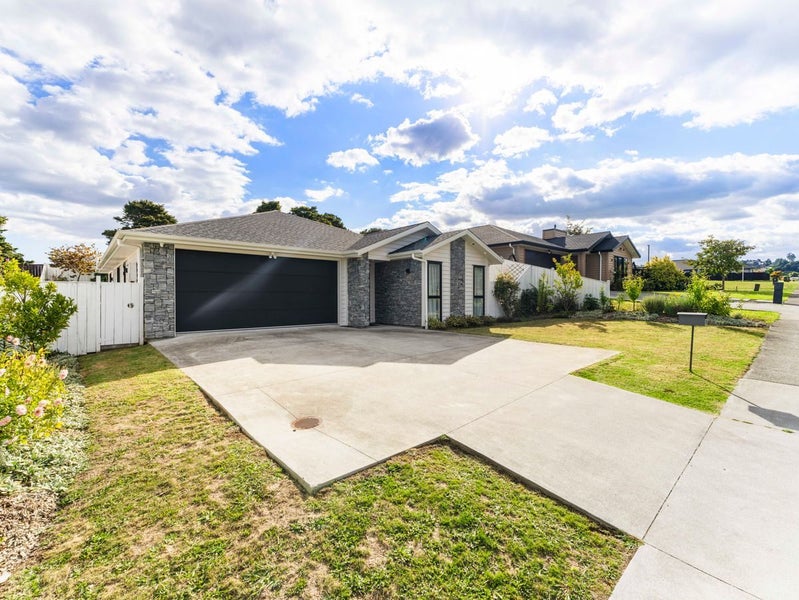 111 Hillpark Drive, Pokeno - Carousel 1
