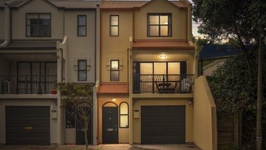 31 Ballantrae Place, Thorndon, Wellington - Carousel 1