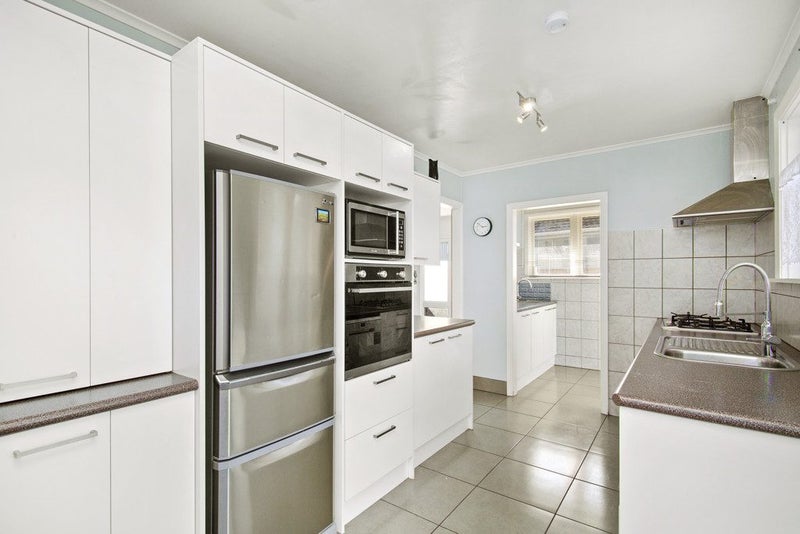 50 Oregon Drive, Maoribank, Upper Hutt - Carousel 2