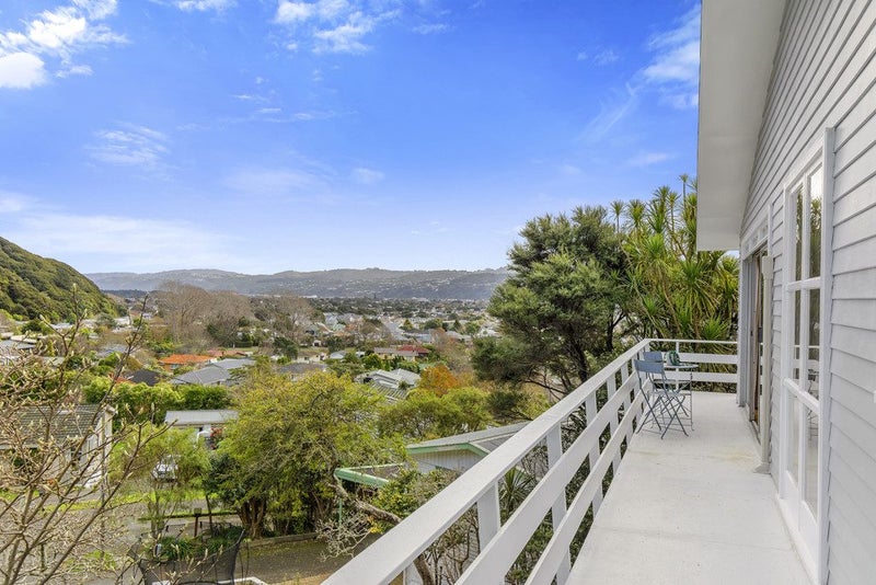 8 Damian Grove, Waterloo, Lower Hutt - Carousel 2