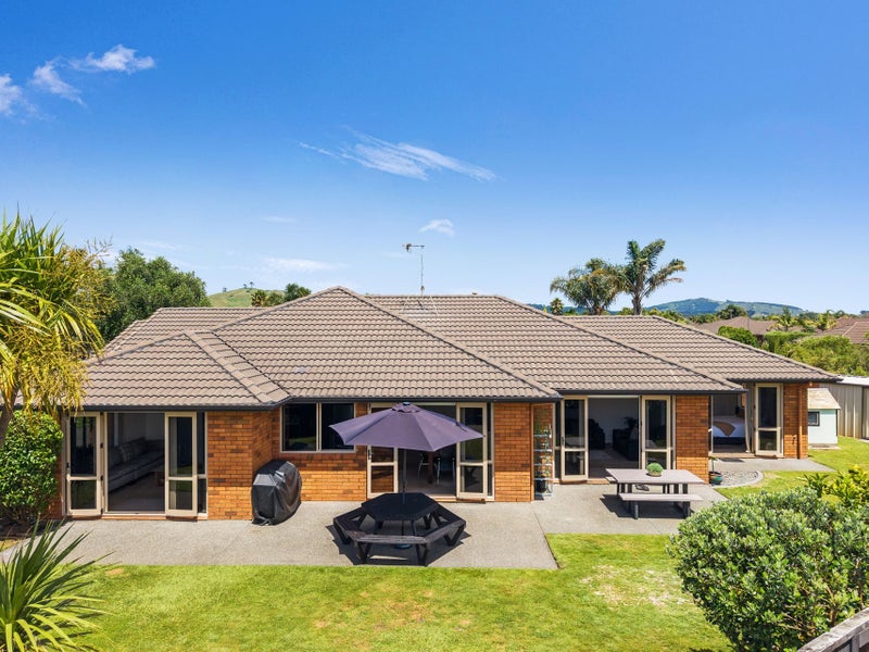 14 Carrington Drive, Papamoa Beach, Papamoa - Carousel 1