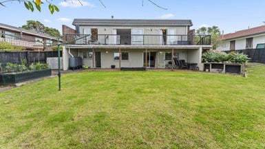 5 Stapleford Crescent, Browns Bay, Auckland - Carousel 1