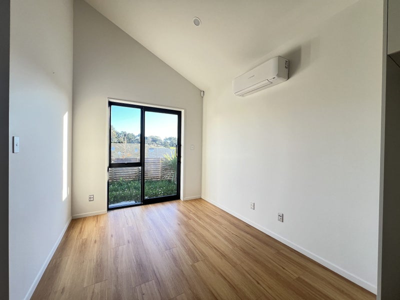 42 Biokovo St, Massey, Waitakere City, Auckland - Carousel 2