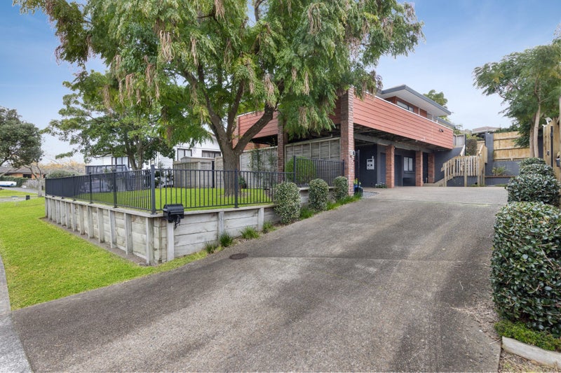 6 Gleneagles Grove, Wattle Downs, Auckland - Carousel 2