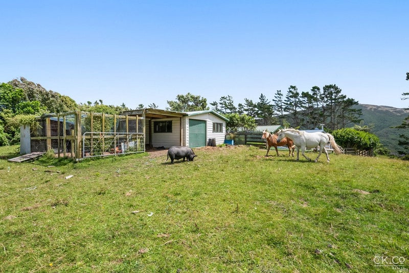 10 Cottle Park Drive, Normandale, Lower Hutt - Carousel 1