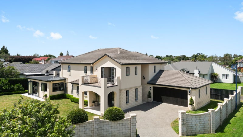 27 Nielsen Gardens, Rototuna, Hamilton - Carousel 1