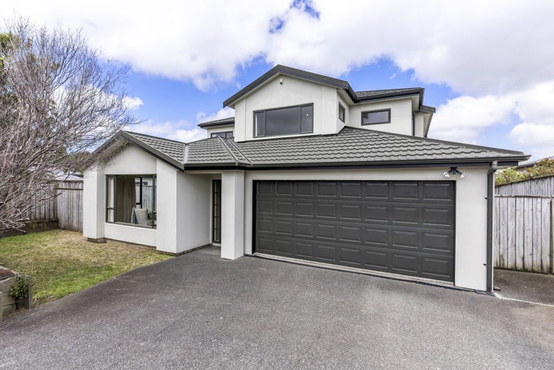 16 Greenstone Place, Aotea, Porirua - Carousel 1