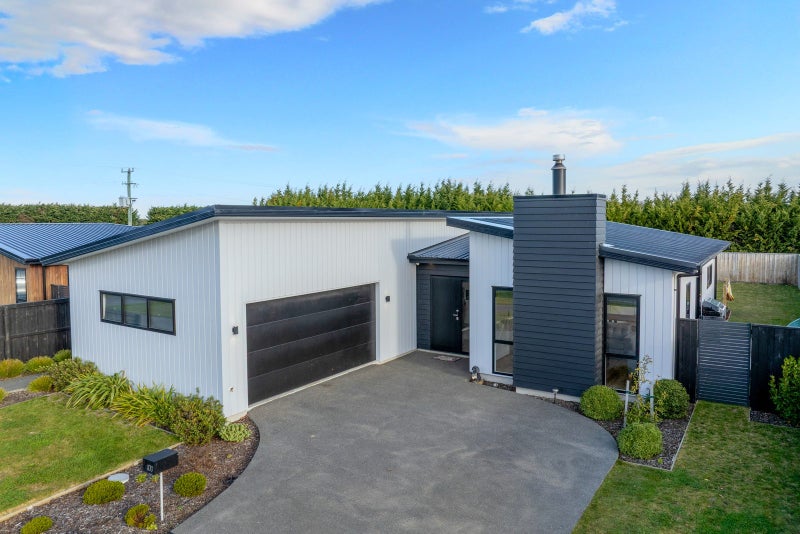 100 Benashet Drive, Lincoln, Lincoln - Carousel 1