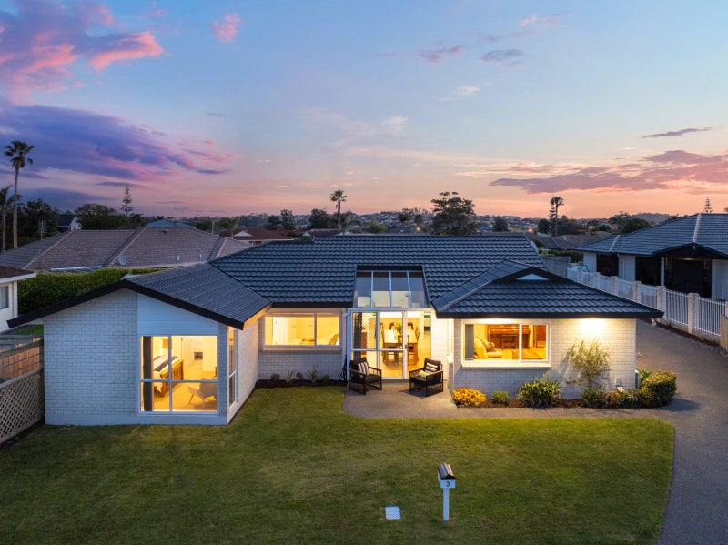 3 Lakeside Drive, Orewa, Orewa - Carousel 1