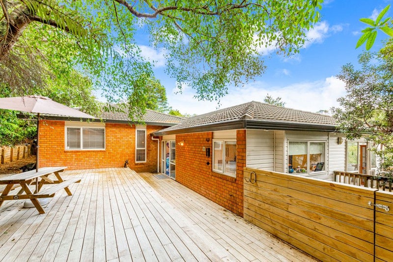 21A Woodfern Crescent, Titirangi, Auckland - Carousel 1