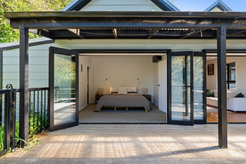 6 Irvine Street, Aro Valley, Wellington - Carousel 2