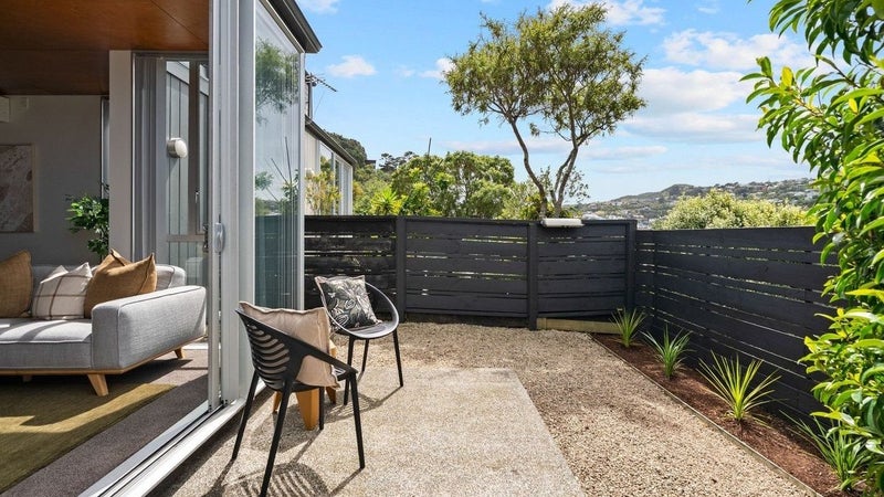 12/3 Severn Street, Island Bay, Wellington - Carousel 1