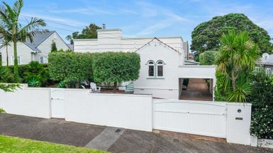 46 Smale Street, Point Chevalier, Auckland - Carousel 1