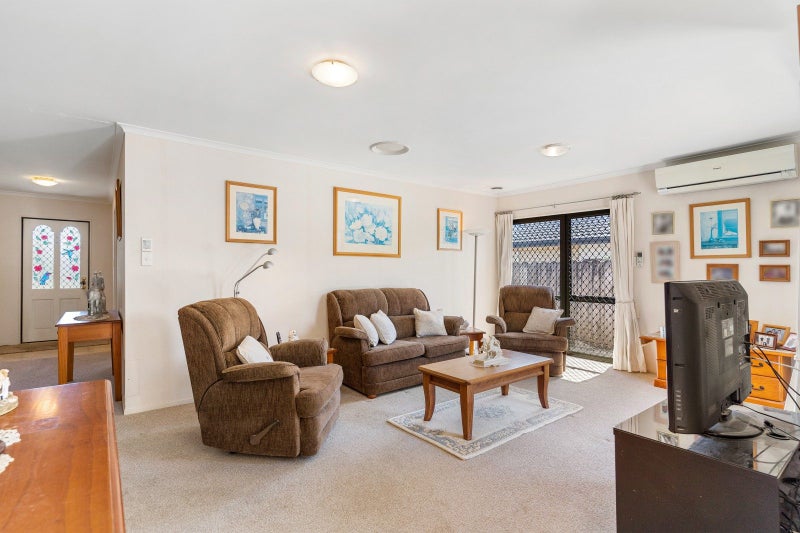 40 Nuneaton Drive, Flat Bush, Auckland - Carousel 2