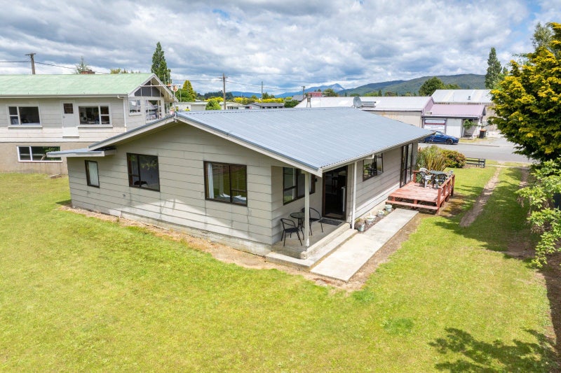 4 Pompolona Street, Te Anau, Te Anau - Carousel 1
