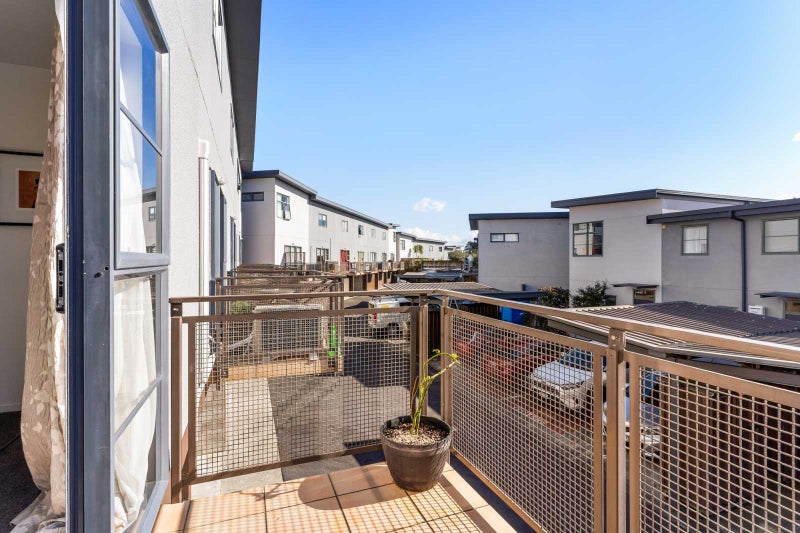8/42 Holly Street, Avondale, Auckland - Carousel 2