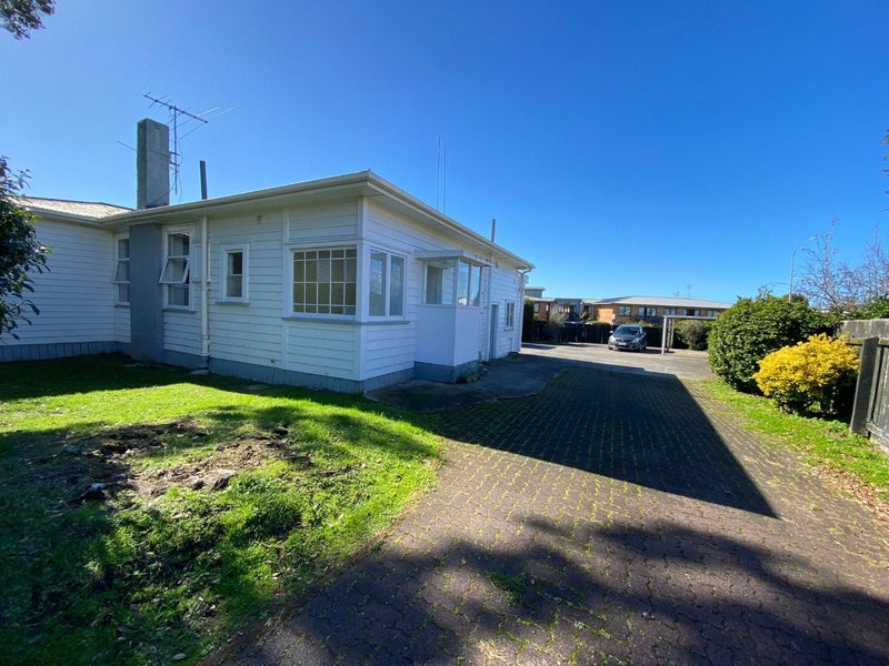 Property Valuation for 38 Botany Road, Botany Downs, Auckland Trade