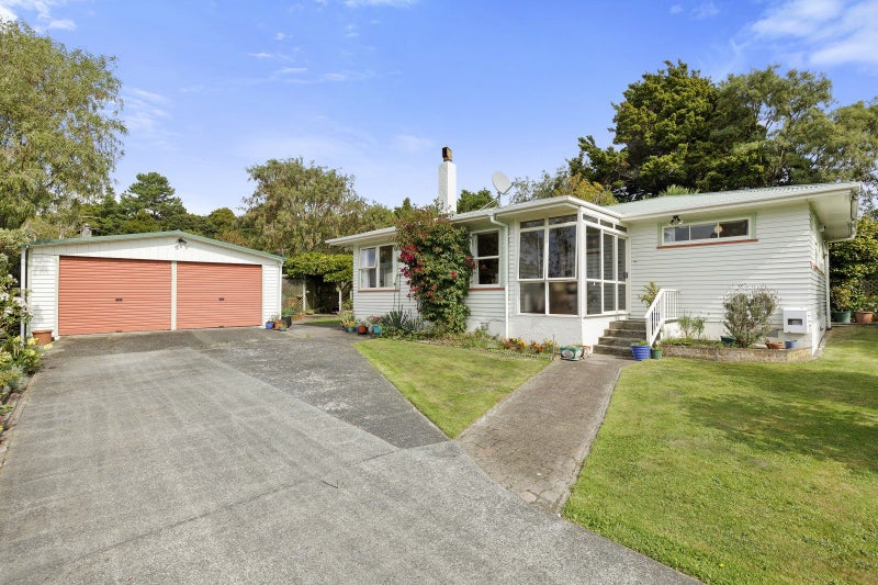 32 Pempsey Street, Silverstream, Upper Hutt - Carousel 1