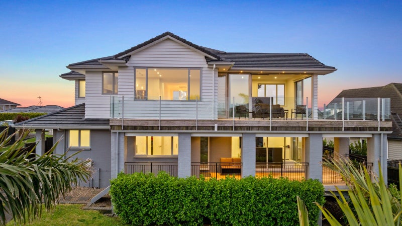 10 Walter Crescent, Silverdale, Silverdale - Carousel 1