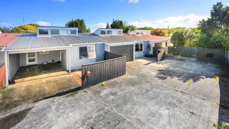 6 Westmere Place, Takaro, Palmerston North - Carousel 1