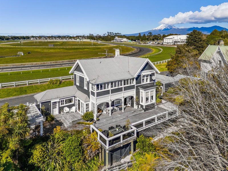 5 Rogan Street, New Plymouth, New Plymouth - Carousel 1