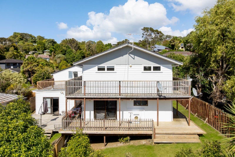 17 Lemnos Place, Titirangi, Auckland - Carousel 1