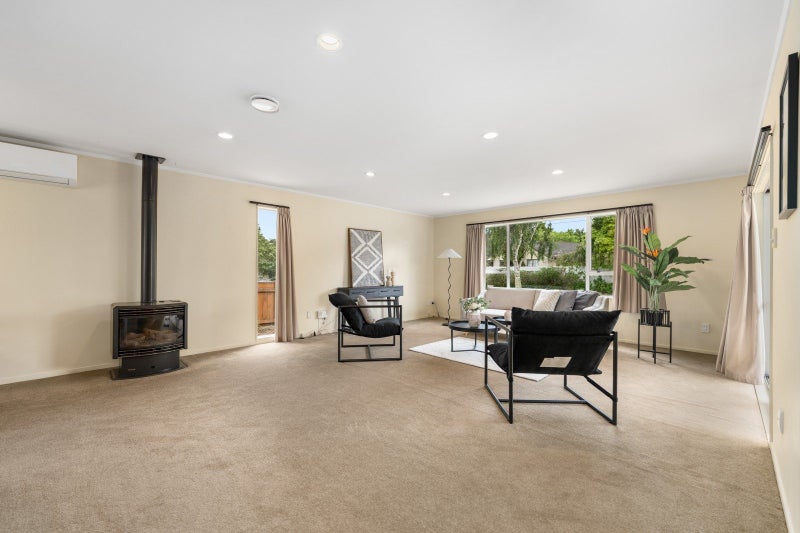 12 Humphries Place, Awapuni, Palmerston North - Carousel 2