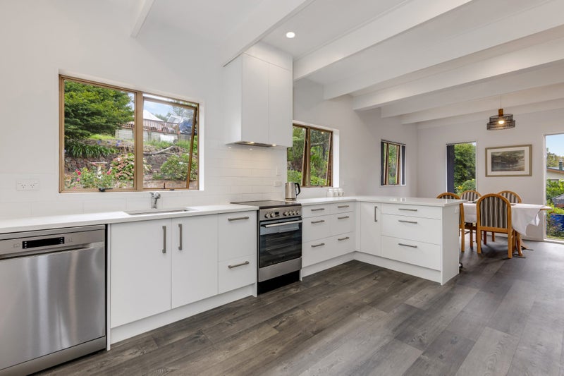 67 Daffodil Street, Titirangi, Auckland - Carousel 2