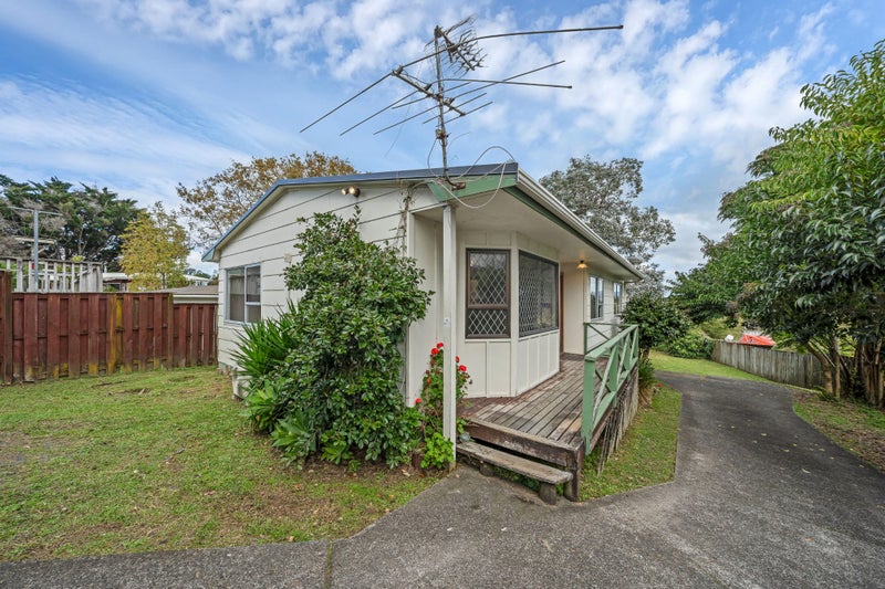 1/11 Hughes Terrace, Te Atatū Peninsula, Auckland - Carousel 1