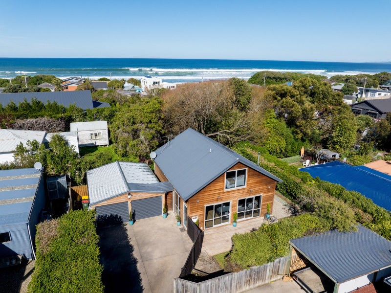 8A Queen Street, Brighton, Dunedin - Carousel 1