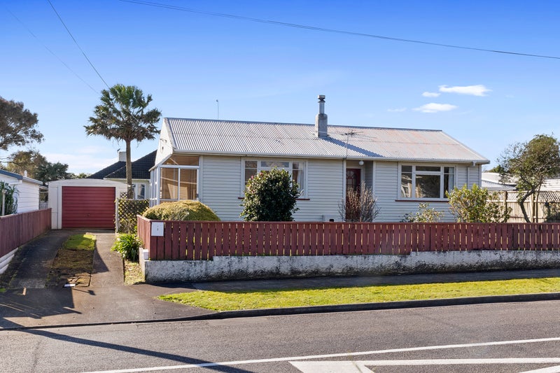 1 Barry Street, Ferndale, New Plymouth - Carousel 1