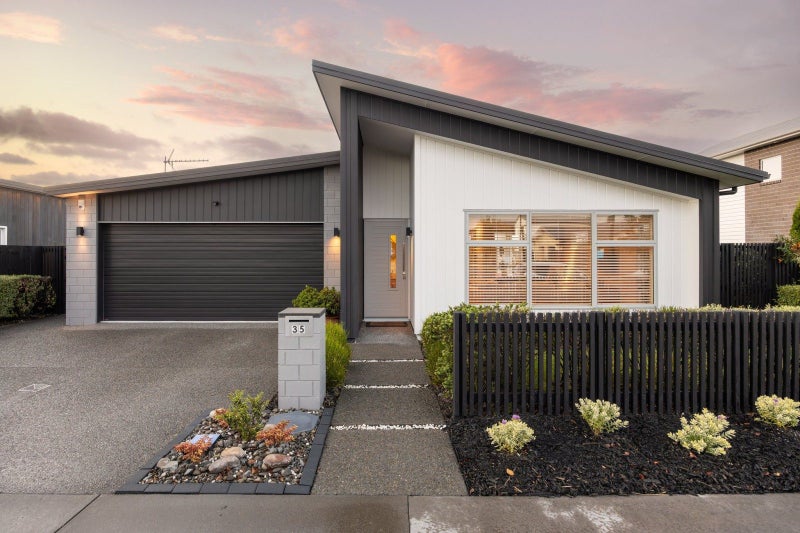 35 Capper Crescent, Chartwell, Hamilton - Carousel 1