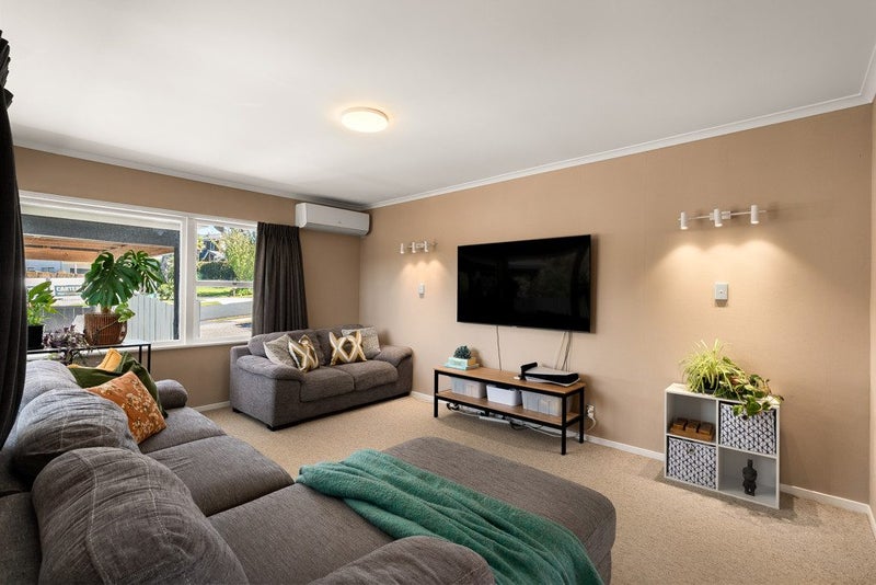 18 La Perouse Street, Botany Downs, Auckland - Carousel 2