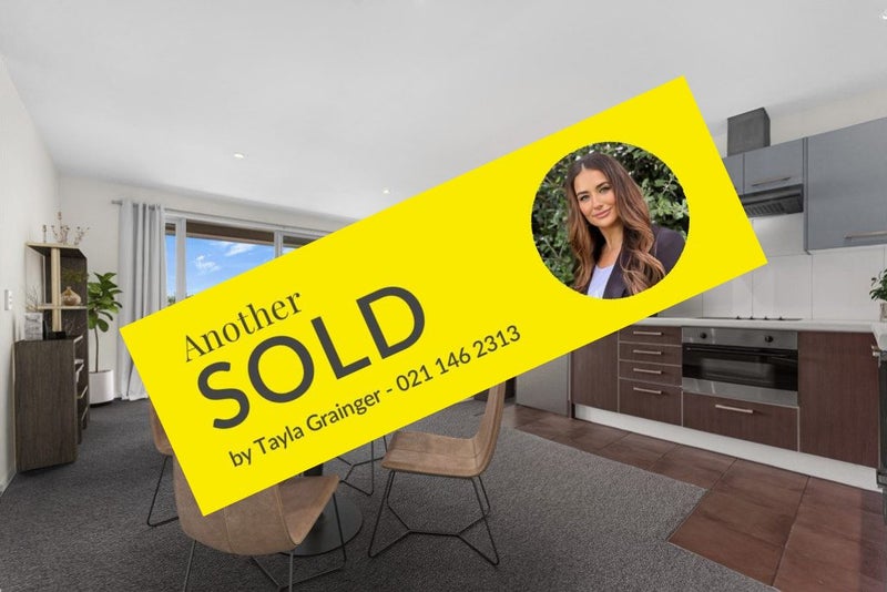 82C Michael Jones Drive, Flat Bush, Auckland - Carousel 1